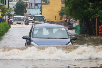 There is no sign of disaster stopping, alert of heavy rain again from Monday in Gujarat, Baroda is drowning in 8 feet water.